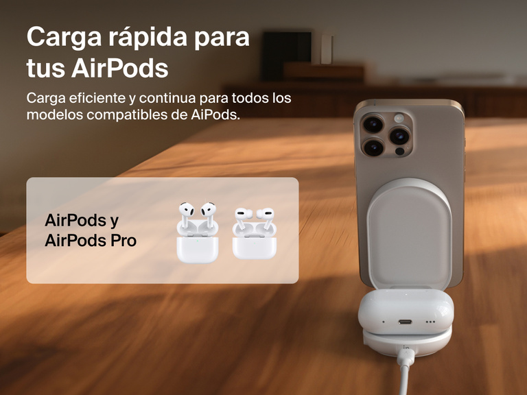 Se muestra el cargador magnético plegable 2 en 1 con Qi2 25W Belkin UltraCharge recargando por carga rápida un iPhone y unos AirPods sobre una superficie de madera. Ofrece compatibilidad con AirPods y AirPods Pro.