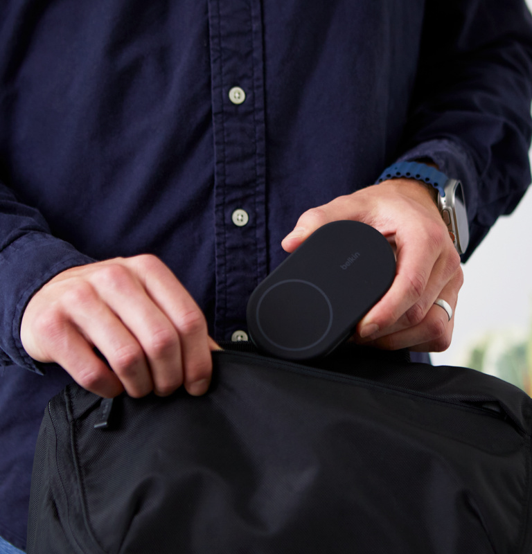 Nuestro soporte plegable de carga inalámbrica ya está aquí y puede cargar tu último modelo de iPhone con 15 W mediante la tecnología magnética Qi2.