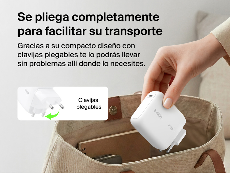El cargador de pared GaN de 45 W con cable retr&aacute;ctil Belkin UltraCharge enchufado con firmeza en una toma de corriente para proporcionar una carga r&aacute;pida y fiable.
