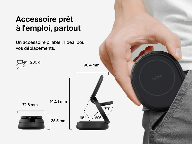 Image d'un socle de recharge 3-en-1 aimanté et compacte Belkin BoostCharge en position plié pour mettre en avant son côté transportable, sa taille adaptée aux déplacements, son poids léger de 230 g et ses angles d'affichage ajustables.