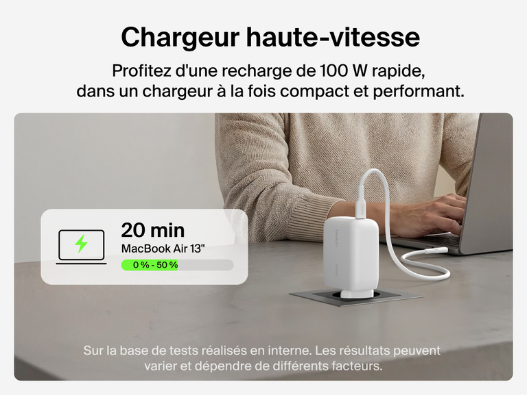 Image du chargeur secteur GaN Belkin Ultracharge avec c&acirc;ble r&eacute;tractable (45&nbsp;W), un c&acirc;ble USB-C int&eacute;gr&eacute; de 70&nbsp;cm, un port USB-C, recharge rapide, design compact, avec protection antisurchauffe.