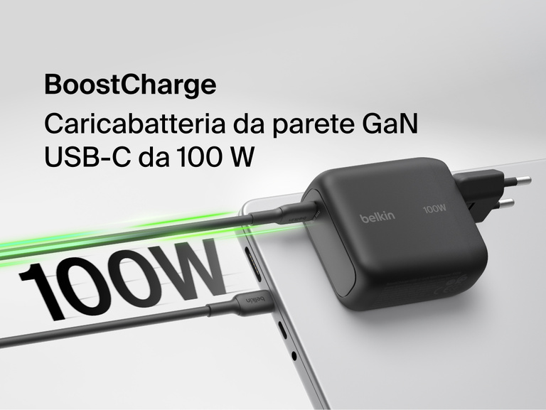 Caricabatteria da parete GaN con cavo retrattile da 45 W Belkin UltraCharge connesso a uno smartphone e con in evidenza il cavo USB-C integrato per una ricarica rapida e compatta
