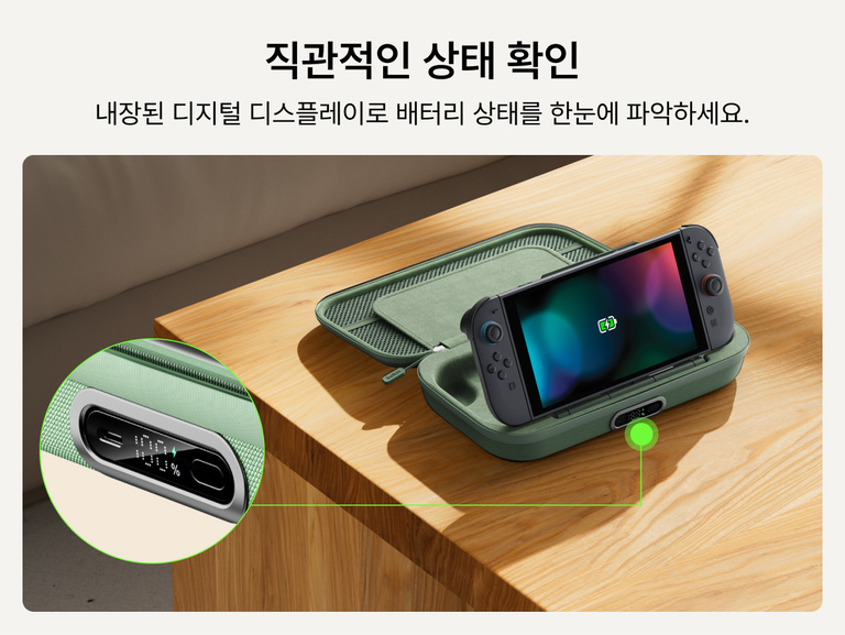Belkin Nintendo Switch 2용 게이밍 충전 케이스 프로의 배터리 잔량을 한눈에 빠르게 확인할 수 있는 내장형 디지털 배터리 디스플레이와 충전 독을 강조한 모습입니다.