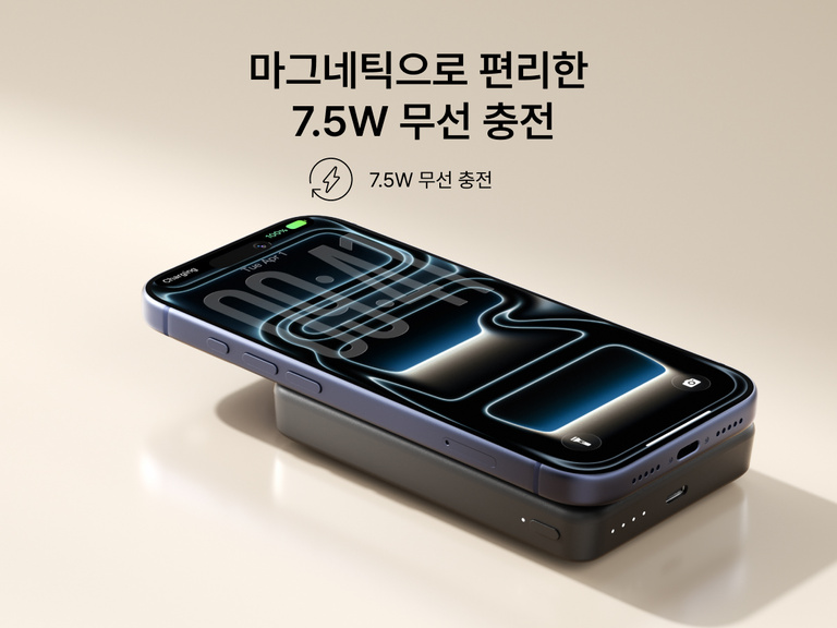 슬림하고 휴대성 좋은 디자인의 Belkin BoostCharge 슬림 마그네틱 보조 배터리 10K가 스마트폰에 자기식으로 부착되어 7.5W 무선 충전을 제공하는 모습