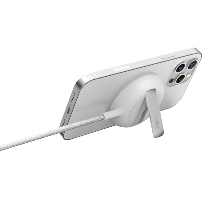 Tappetino di ricarica wireless portatile con MagSafe da 15 W, White, hi-res