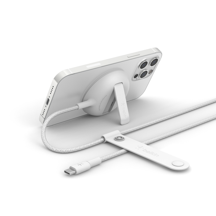 iPhone 15 / iPhone 14 / iPhone 13 用MagSafe認証ポータブルワイヤレス充電パッド| Belkin | Belkin  JP