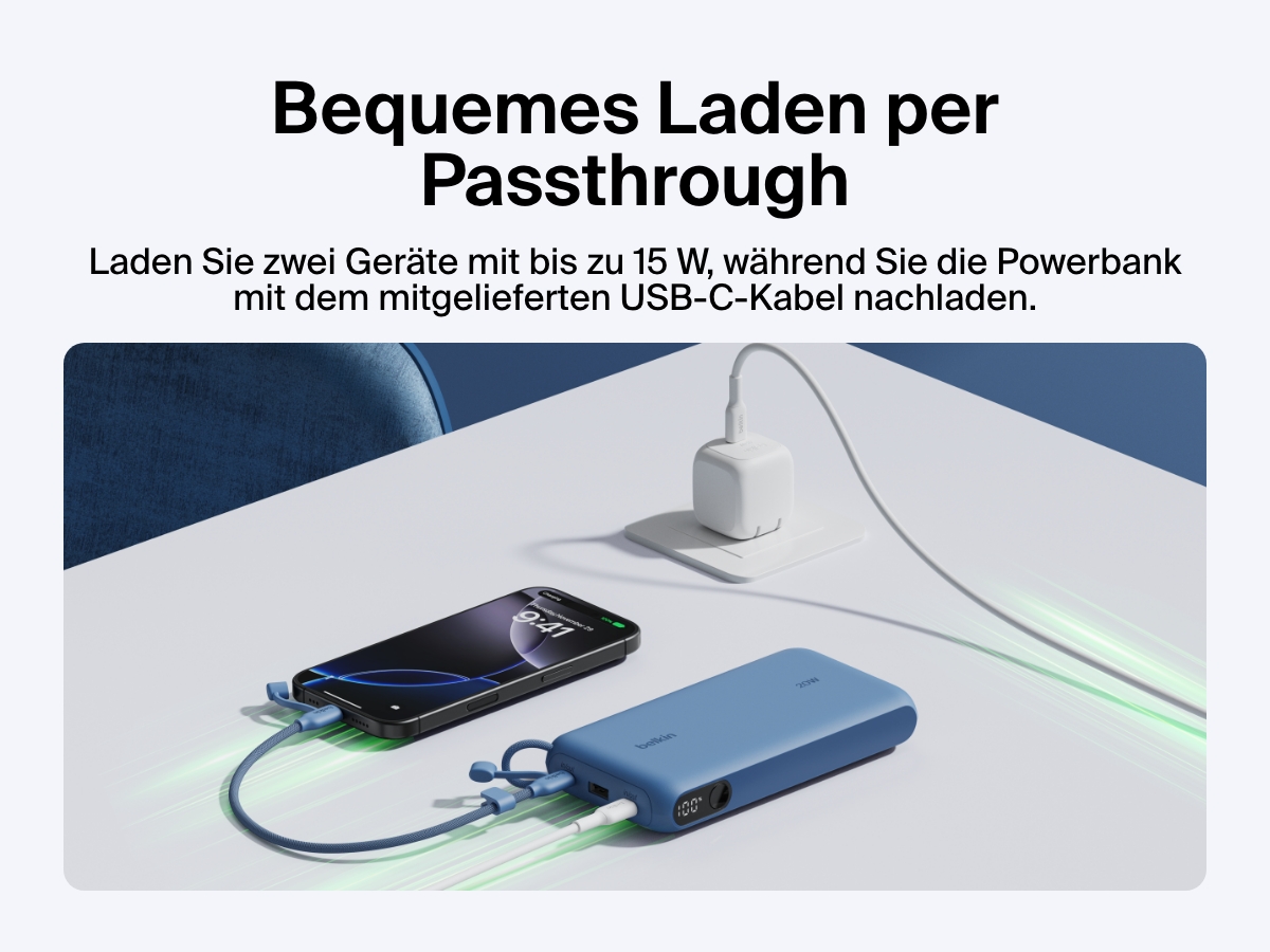 Es wird gezeigt, wie die Belkin BoostCharge Powerbank 20K mit Display mit dem Passthrough-Laden zwei Ger&auml;te mit bis zu 15&nbsp;W aufl&auml;dt und dabei gleichzeitig mit dem mitgelieferten USB-C-Kabel nachgeladen wird.