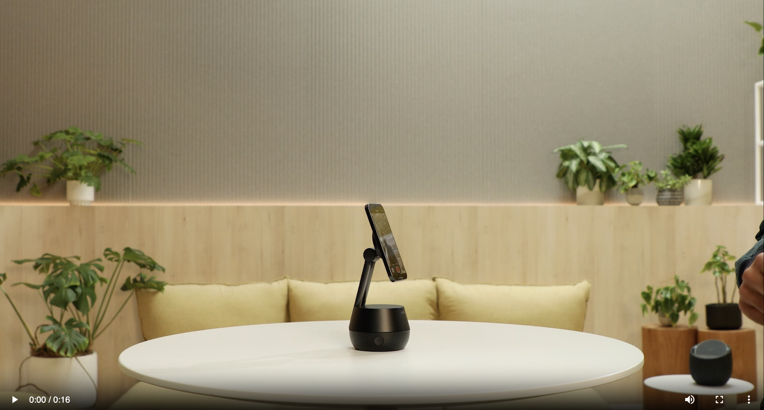 Belkin Auto Tracking Stand Pro with Dockkit