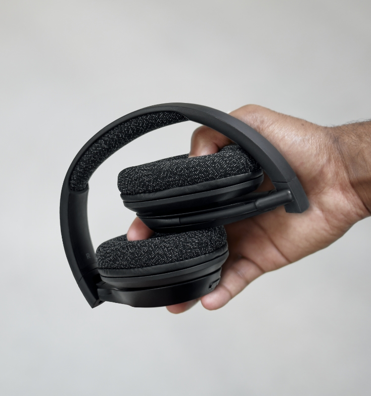 Casque audio sans fil circum-aural avec micro orientable intégré