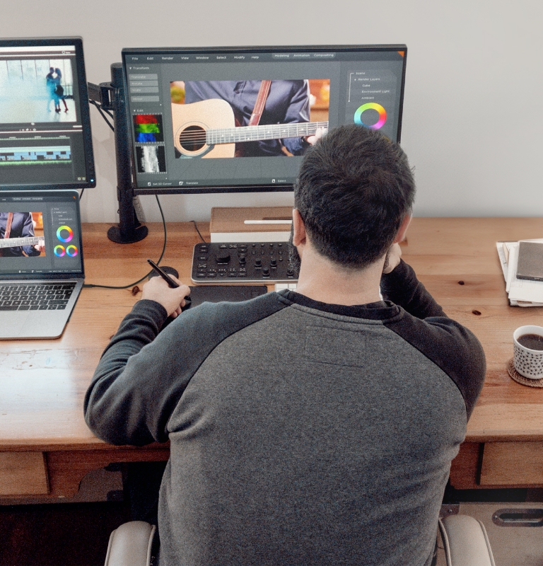 USB4 charging for high-powered devices with 20Gbps data transfer speed and 240W of power pass through. 