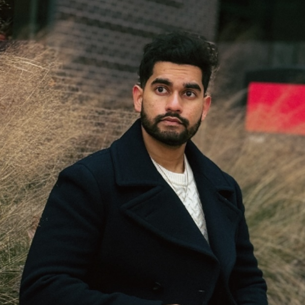 Imaad Uddin is showing the BoostCharge Pro 3-in-1. 