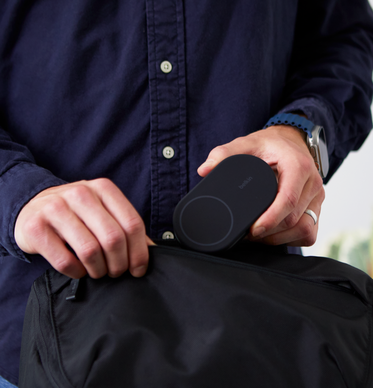 Onze inklapbare draadloze laadstandaard is klaar om je nieuwste iPhone op te laden met 15 W vermogen via magnetische Qi2-technologie.